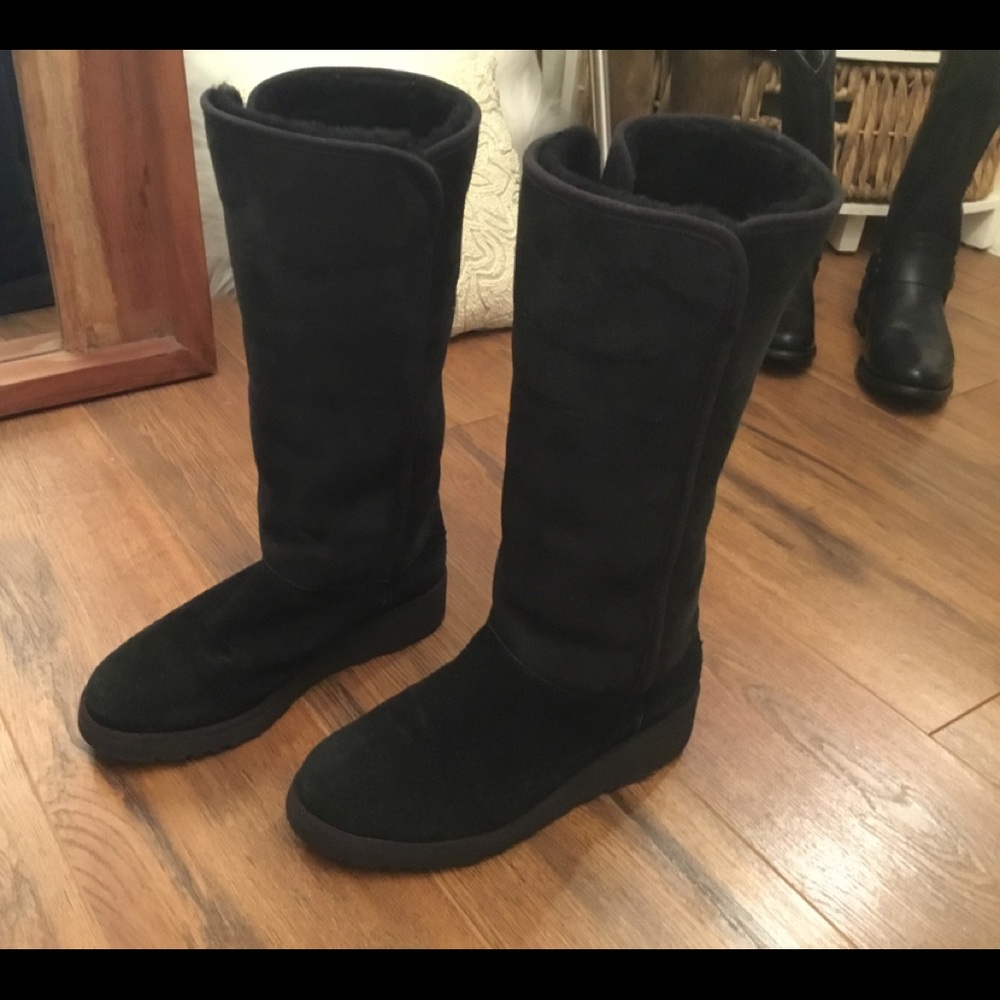 UGG Aimee Black 6.5 MAKE AN OFFER